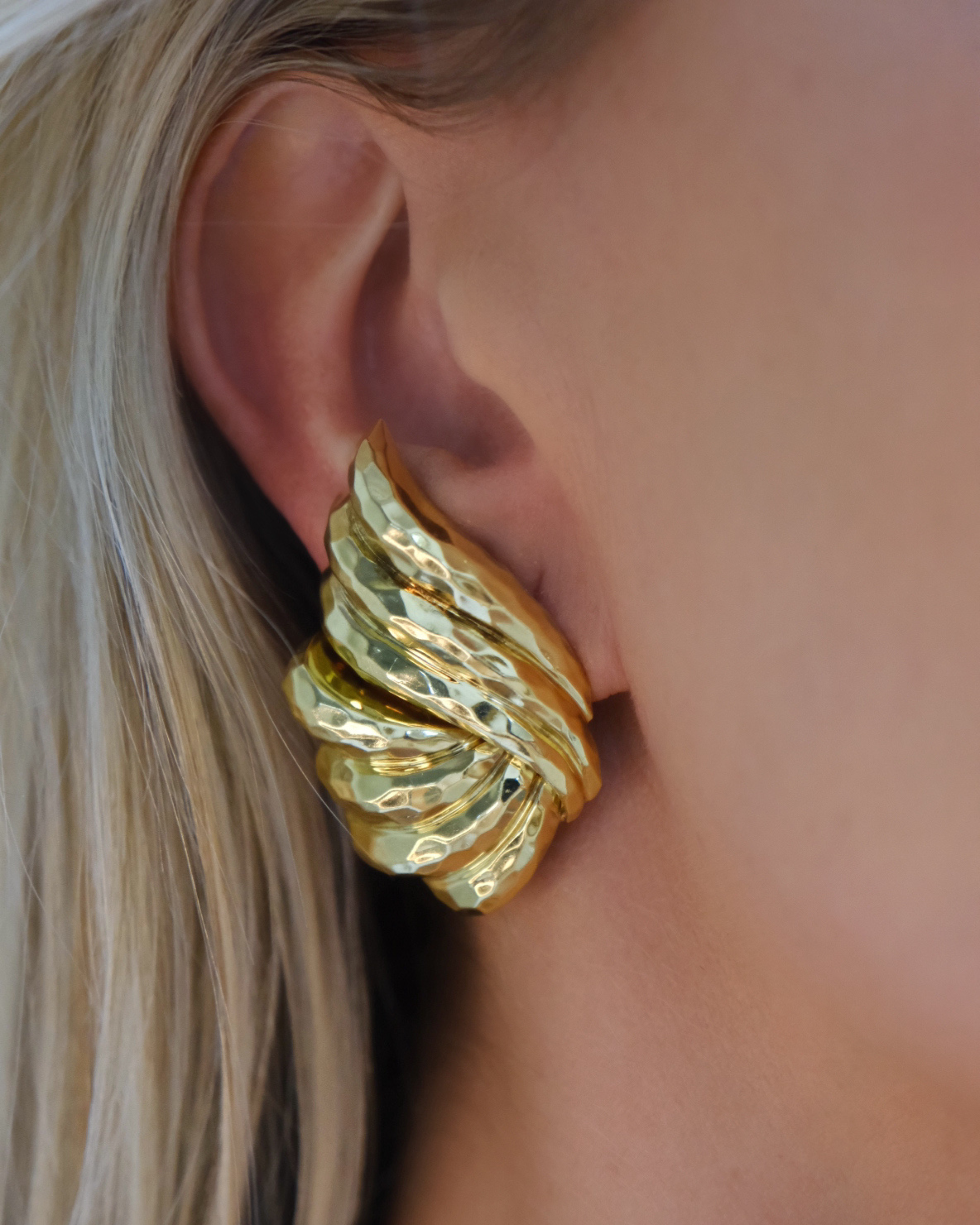 Henry Dunay 18KYG Hammered Earclips