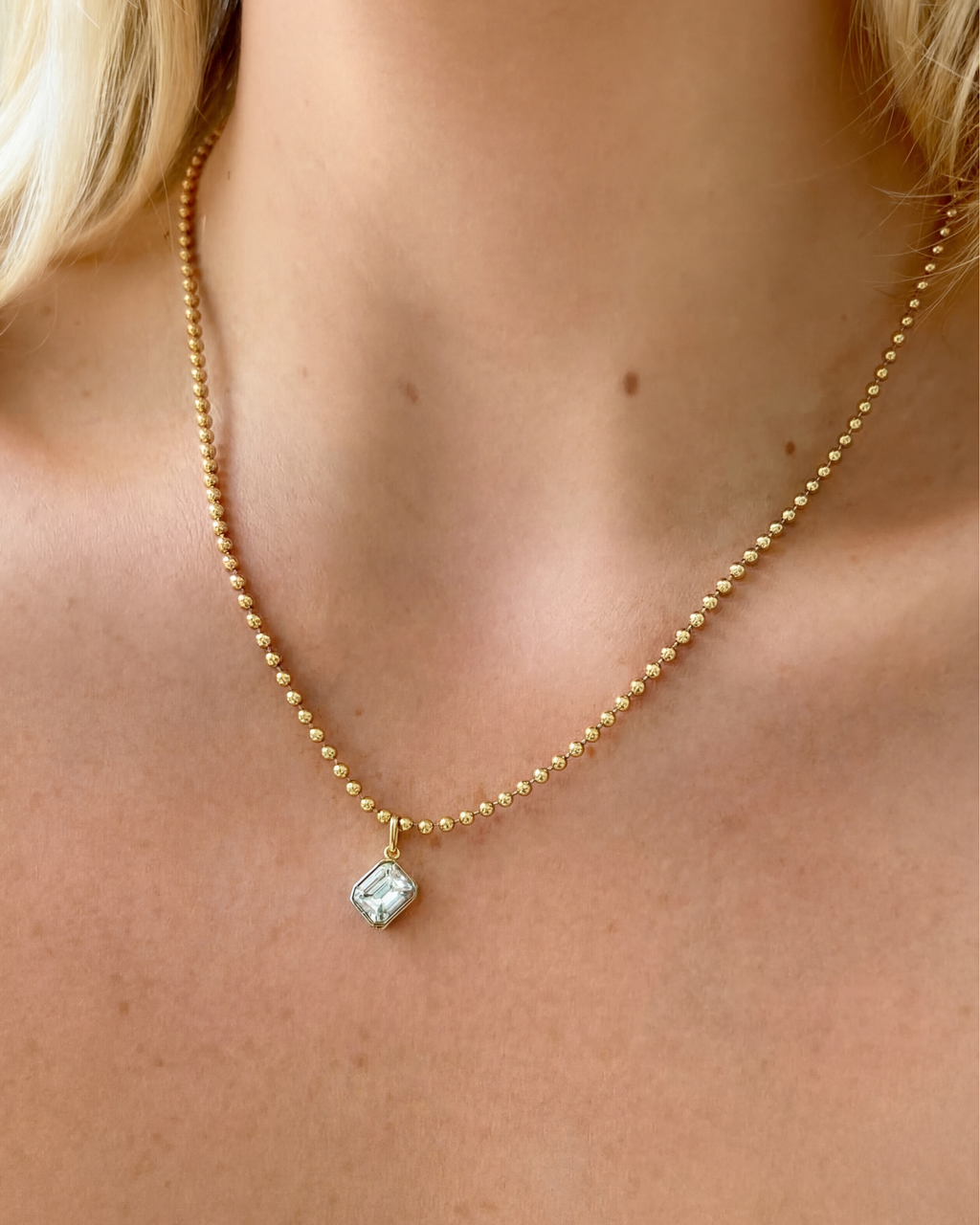 18KYG & Emerald Cut Diamond Necklace