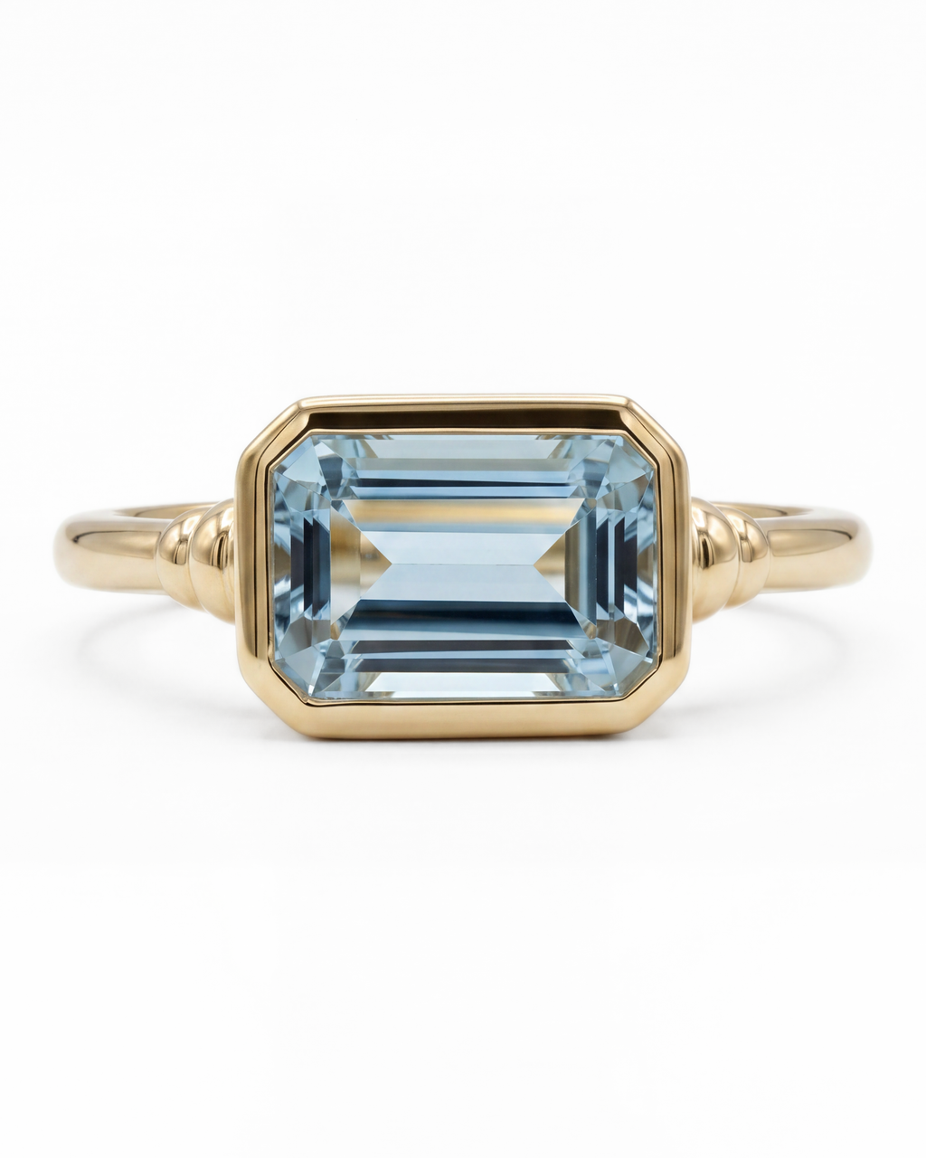 18K Yellow Gold & Aquamarine Ring