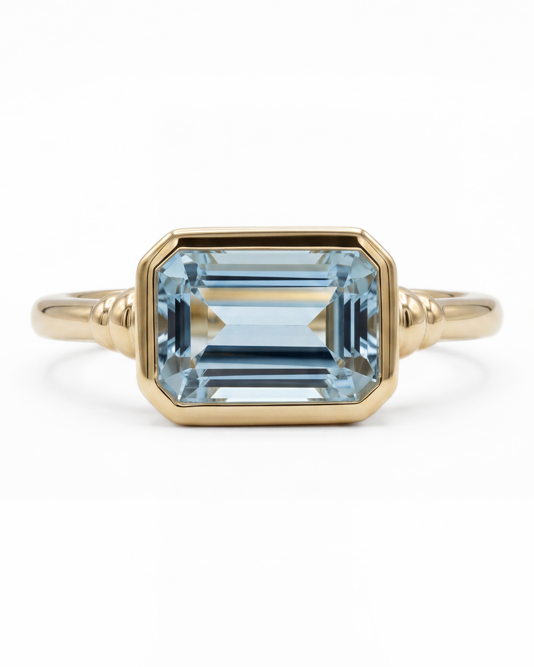 18K Yellow Gold & Aquamarine Ring